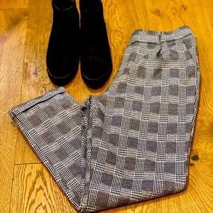 Black and white loose fit